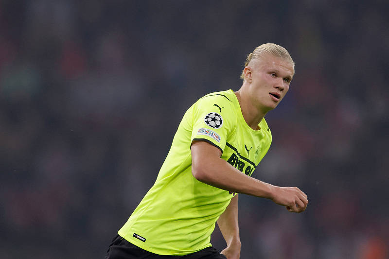 英雄联盟台服官网-阿贾克斯训练开放日，关键时刻造点机会引欢呼，德甲在即，球队文化再被提及(阿贾克斯华裔球员天乐)