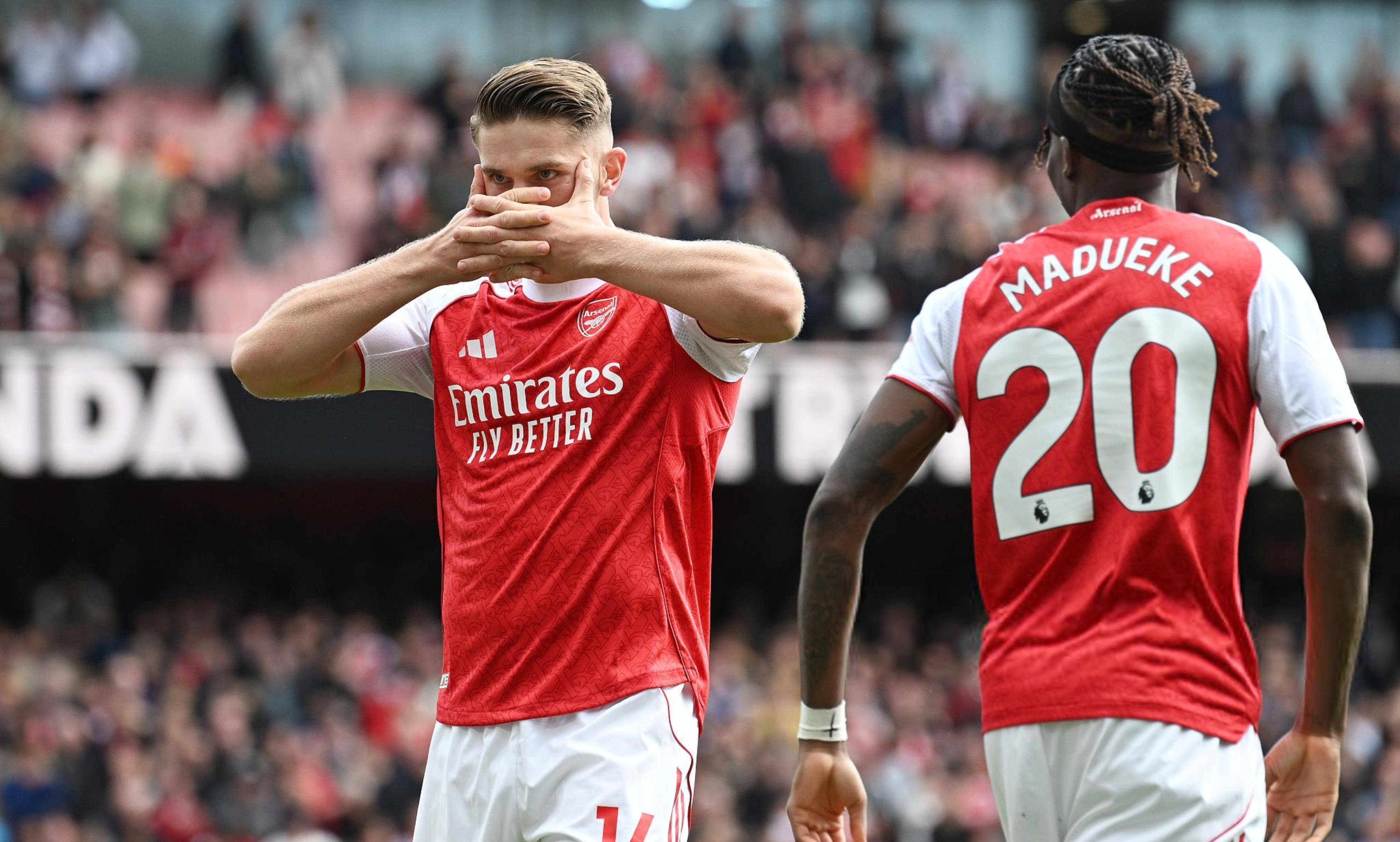 英雄联盟台服官网-今晚荷甲传出新动向，斯图加特内部沟通，管理层表态——气氛紧张，赛程密集仍需轮换(斯图加特对凯泽比分预测分析)